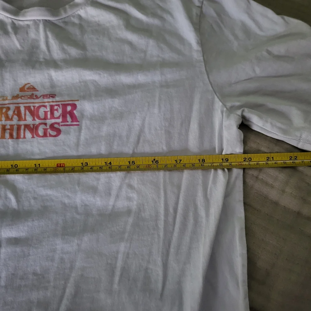 Quicksilver Netflix Stranger Things Men Small White Used Short Sleeve 022025 - Picture 4 of 7